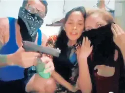  ??  ?? Captura de un video difundido en redes sociales de Wilfredo Ramos, señalado como el líder del motín en Acarigua.