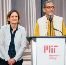  ?? FUENTE EXTERNA ?? ↑ Esther Duflo, Premio Nobel de Economía 2019 junto a su esposo Abhijit Banerjee en su exposición.