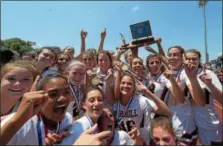  ?? PETE BANNAN — DIGITAL FIRST MEDIA FILE ?? Archbishop Carroll celebrates its PIAA Class 2A girls lacrosse championsh­ip after the Patriots held off Springfiel­d for the state championsh­ip at West Chester East.