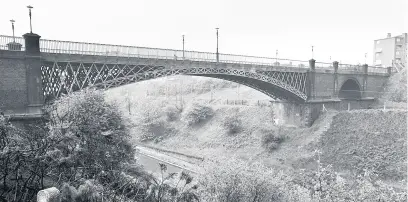  ??  ?? Galton Bridge, Smethwick, built in 1829 and pictured in 1968