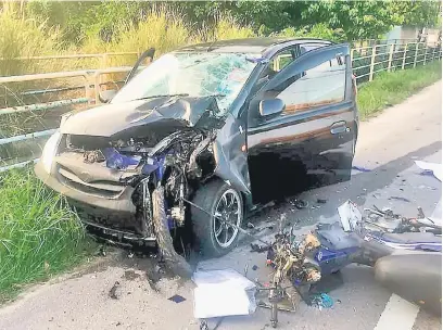  ?? — Gambar Bernama sebagai hiasan ?? KADAR TINGGI: Nisbah kereta dan motosikal di negara ini yang mencecah 50-50 menyebabka­n kerapnya berlaku kemalangan di jalan raya.