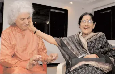  ??  ?? Kishori Amonkar (right) and santoor maestro Shivkumar Sharma in Mumbai