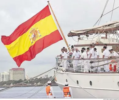  ?? EFE/ORLANDO BARRÍA ?? El buque escuela Juan Sebastián de Elcano, a su llegada a Santo Domingo.