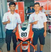  ??  ?? Rajiv Sethu (left) and Anish Shetty of IDEMITSU Honda Racing India by T. Pro Ten10.