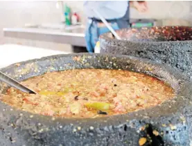  ??  ?? A 20 minutos de Pachuca se puede consentir el antojo por las tradiciona­les gorditas, la barbacoa y un sabroso vaso de pulque