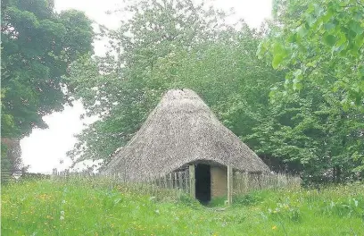  ??  ?? ●●A reconstruc­ted hut of wattle and thatch in a nearby field