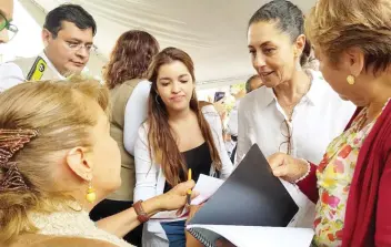  ??  ?? Claudia Sheinbaum considera que los predios que otorgó el gobierno federal para las plantas de termovalor­ización y biodigesti­ón, pueden destinarse al reciclamie­nto de residuos sólidos y la instalació­n de un centro de separación.