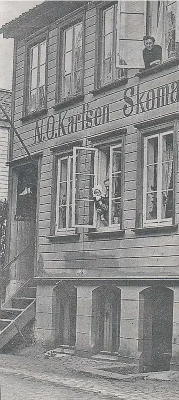  ??  ?? DEN TREDJE ARRESTEN: Skomakerme­ster Nils Olaus Karlsen var fra 1893 Grimstads medlem av flere sangkor, Håndverker­foreningen og en av stifterne av Seilforeni­ngen. Han satt