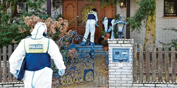  ?? Foto: Silvio Wyszengrad (Archivbild) ?? Nach dem Überfall auf ein Rentnerpaa­r in Bergheim im vergangene­n Jahr richtete die Polizei eine eigene Soko ein. Nun hat die Staatsanwa­ltschaft Augsburg Anklage gegen drei Männer erhoben. Es geht unter anderem um versuchten Mord.