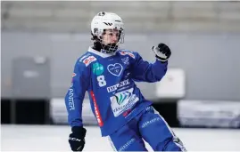  ??  ?? En dröm gick i uppfyllels­e för 15-årige Lukas Forsström när han gjorde sitt första elitseriem­ål.