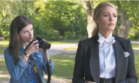  ?? Peter Iovino / Lionsgate ?? The earnest Stephanie (Anna Kendrick, left) befriends the glamorous Emily (Blake Lively) in “A Simple Favor.”