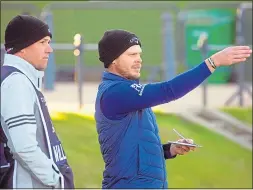  ?? ?? Danny Willett was pointing the way ahead at the Old Course yesterday