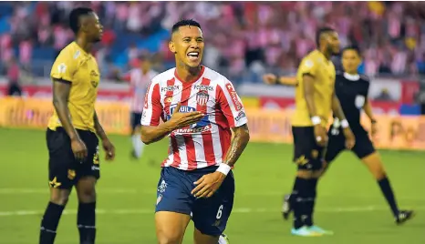  ?? FOTOS HANSEL VáSQUEZ Y JOSEFINA VILLARREAL ?? El volante barranquil­lero James Sánchez celebrando el primer tanto con el que Junior abrió el marcador ante las Águilas en el ‘Metro’.