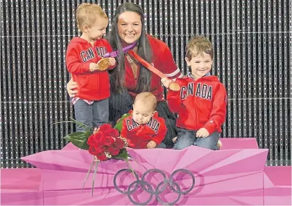  ?? TWITTER ?? Ella. La canadiense Christine Girard y sus medallas de bronce y oro. “Sentí que viví una mentira”, dijo.