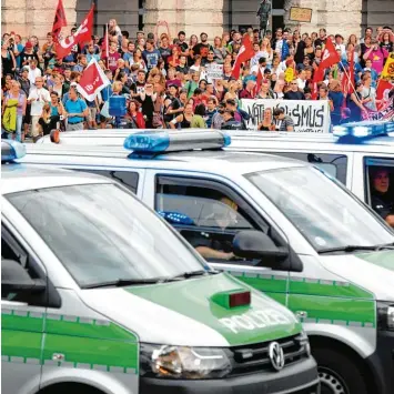  ?? Foto: Silvio Wyzsengrad ?? In den vergangene­n Jahren blieben Demonstrat­ionen gegen Rechts in Augsburg immer weitgehend friedlich.