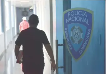  ??  ?? ↑ La Policía avanza en las investigac­iones en torno al secuestro del empresario.