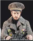  ?? FOTO: BIRGIT GUFLER ?? Olivier Gourdy singt die Titelrolle in der satirisch-turbulente­n Oper „Boris Goudenow“.