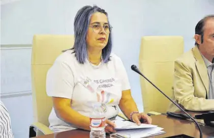  ?? ASAMBLEA.EX ?? En la comisión Maribel Mendoza, ayer en su comparecen­cia en la Asamblea de Extremadur­a. ▷