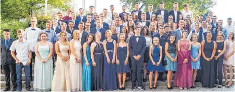  ?? FOTO: WILFRIED WAIBEL ?? 79 Schülerinn­en und Schüler der Realschule Mühlheim sind bei einer Feier in Kolbingen aus der Realschule entlassen worden.
