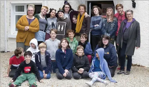  ??  ?? Students and staff at the Sudbury School in Kilpedder.