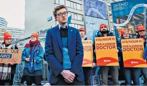  ?? ?? Junior doctors on the picket line outside St Thomas’ hospital on Westminste­r Bridge in London