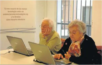  ?? ?? Internet puede ser una gran oportunida­d para los mayores, pero también un problema insalvable.