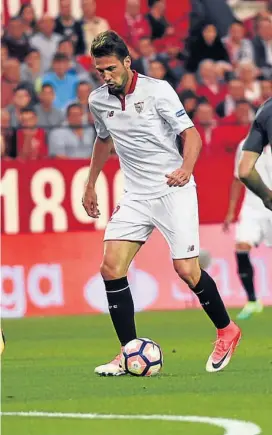  ?? (PRENSA SEVILLA) ?? Un volante con gol. “El Mudo” Vázquez lleva jugados 38 partidos con la camiseta de Sevilla y convirtió ocho tantos.