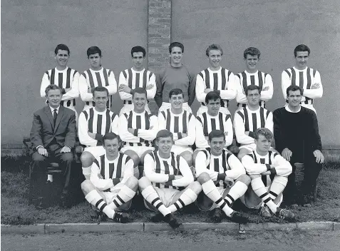  ??  ?? Jimmy Hagan and his Albion first team squad in 1965