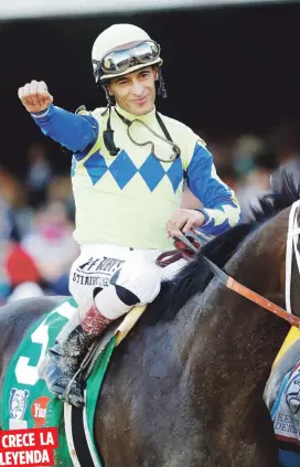  ??  ?? John Velázquez, aquí en una de sus victorias en el Kentucky Derby, agregaría un laurel más a su legendaria carrera con su suma de victorias en clásicos de Grado. Archivo CRECE LA LEYENDA