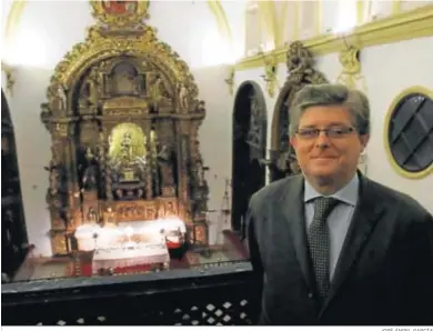  ?? JOSÉ ÁNGEL GARCÍA ?? El profesor Felipe García de Pesquera posa en el coro de la capilla de San Onofre.