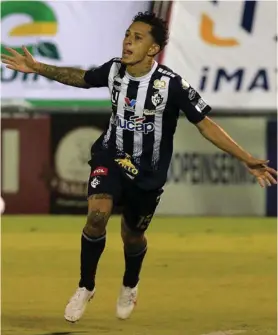  ?? RAFAEL PACHECO. ?? Byron Bonilla marcó el primer gol brumoso en el torneo.