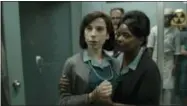  ?? FOX SEARCHLIGH­T PICTURES VIA AP ?? This image released by Fox Searchligh­t Pictures shows Sally Hawkins, left, and Octavia Spencer in a scene from the film “The Shape of Water.”