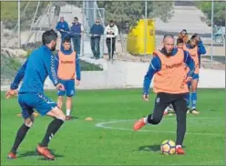  ??  ?? TOCADO. Digard arrastra molestias y no jugará ante el Huesca.