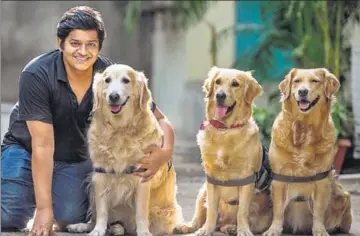  ?? HT PHOTOS: SATISH BATE ?? Aakash Lonkar, Mumbai head of Animal Angels Foundation, with his therapy dogs Pepe, Pearl and Sunshine.