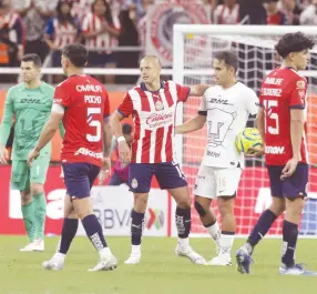  ?? ?? l Javier ‘Chicharito’ Hernández tuvo sus primeros minutos con las Chivas.