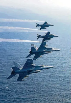  ?? FOTO: IMAGO STOCK ?? Einsatzber­eit: Us-kampfjets patrouilli­eren über dem Arabischen Meer.