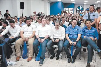  ?? FOTO: EL HERALDO ?? Los festejos por el 117 aniversari­o comenzaron anoche con el reconocimi­ento público a dirigentes jóvenes del partido.