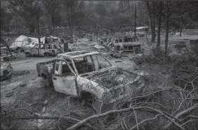  ?? MARCUS YAM/LOS ANGELES TIMES ?? Structures, cars and property burned by the Mendocino Complex fire near Clearlake Oaks on Aug. 7.