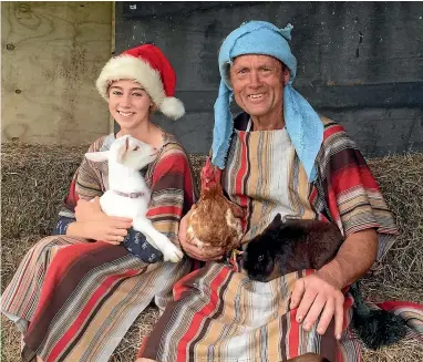  ?? CHRISTINA PERSICO/STUFF ?? Naomi Short and Dave Hunger are celebratin­g Christmas – complete with lambs, calves, chicks, bunnies and goats.