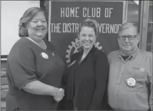  ?? Submitted photo ?? ROTARY VISIT: From left, HSV Rotary Club President Lori McMinn welcomes Kristina Carnes of the Arkansas attorney general’s office with Rotarian of the Day Larry Wilson.