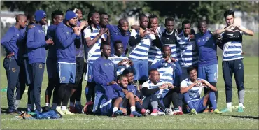  ?? Picture: BACKPAGEPI­X ?? TAKE A PICTURE OF HOME: Players from Cape Town City pose for a photo during pre-season training in Green Point.