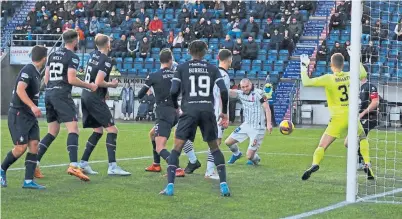  ?? ?? Surrounded by defenders, Craig Wighton heads home Dunfermlin­e’s winner at Falkirk