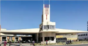  ?? BILD: SN/WIKIPEDIA ?? Die Fiat-Tagliero-Tankstelle in der afrikanisc­hen Stadt Asmara.