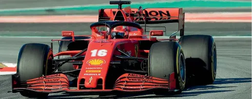  ?? (Afp) ?? Sotto accusa
La Ferrari di Charles Leclerc: la power unit della Rossa è stata oggetto di un’indagine della Fia che si è chiusa con un accordo. I rivali lo contestano