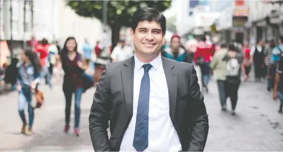  ?? Carlos Alvarado, candidato del PAC, tiene pensado capacitar a 35 mil personas en inglés a través del INA en cuatro años. Su programa de gobierno solo tiene metas claras para el 1% de sus propuestas. Archivo/La República ??