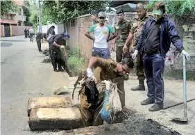  ??  ?? Leaving nothing unturned: Manholes being checked in Colombo city