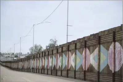  ?? VINCENT OSUNA FILE PHOTO ?? Border wall in Calexico.