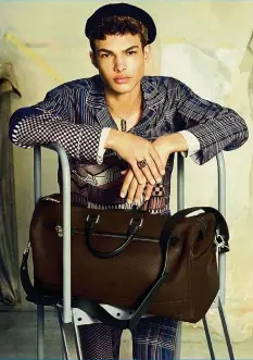  ?? STEVEN MEISEL/LOUIS VUITTON ?? Noah Brown posiert für Louis Vuitton.