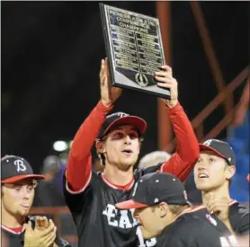  ?? AUSTIN HERTZOG - DIGITAL FIRST MEDIA ?? Winning pitcher Noah Kurtz hoists the PAC championsh­ip plaque after pitching a complete game in a 7-0 win over Phoenixvil­le Friday.
