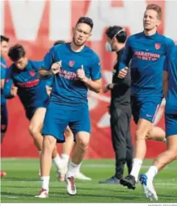  ?? ANTONIO PIZARRO ?? Ocampos y De Jong, en uno de los entrenamie­ntos de esta semana.